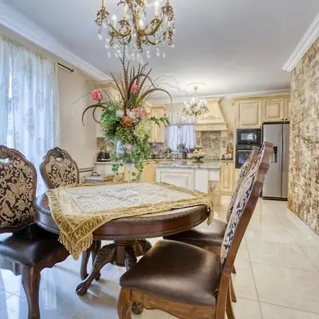 Luxury Pallazzo