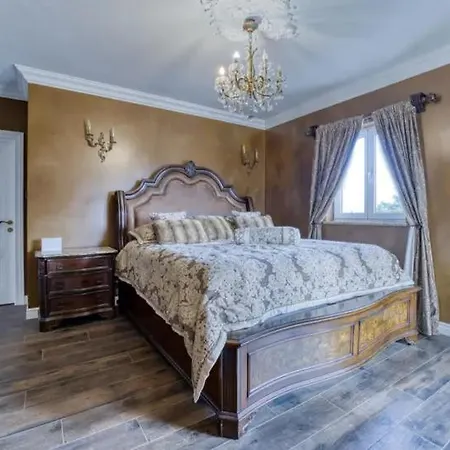 Luxury Pallazzo * ロヴラン
